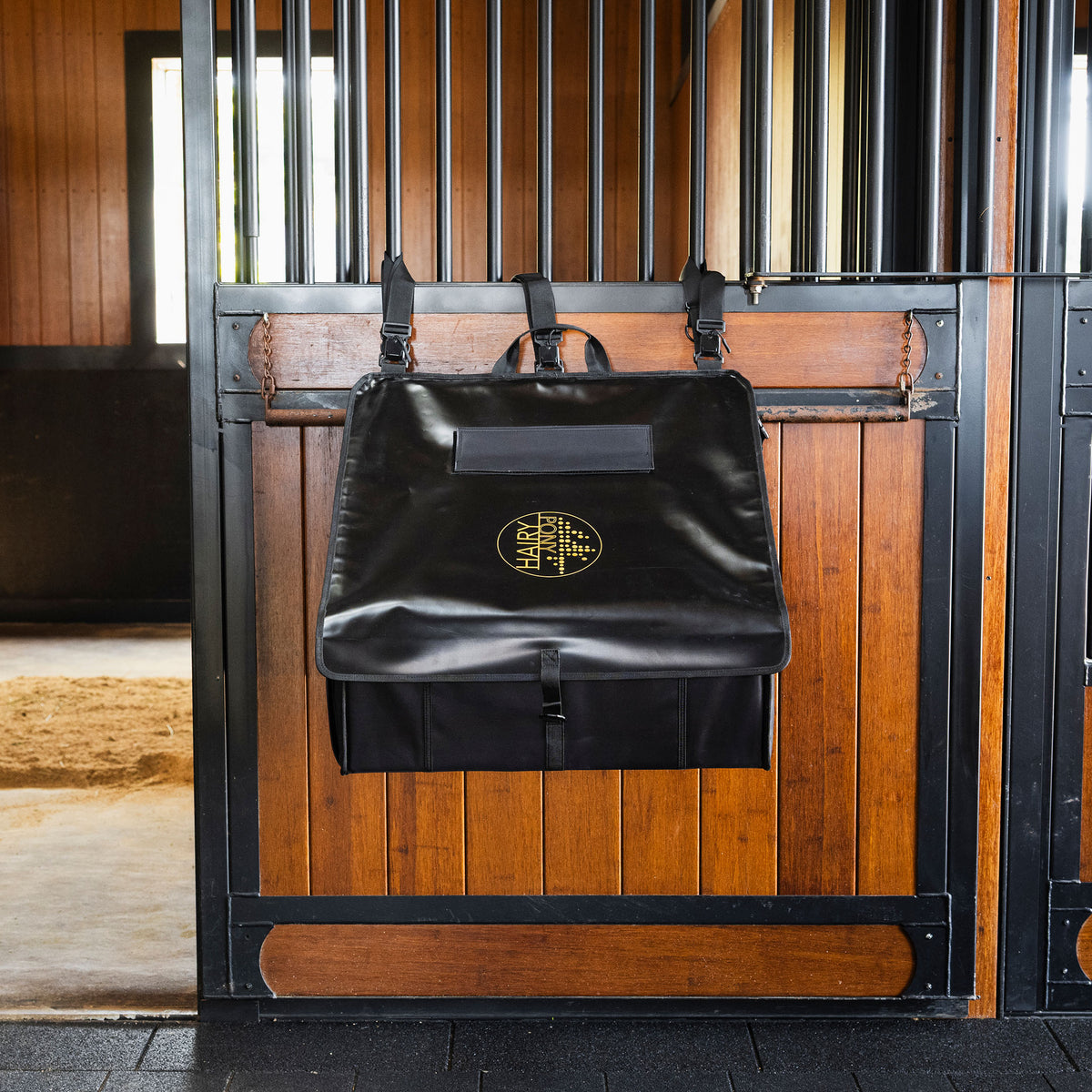 Stable Hanger Bag
