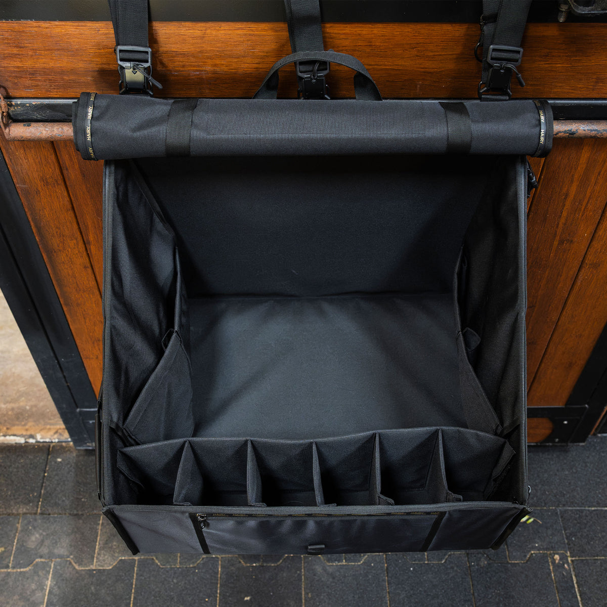 Stable Hanger Bag