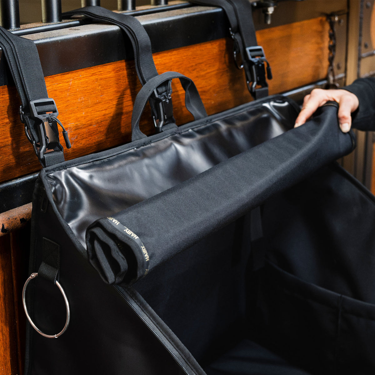 Stable Hanger Bag