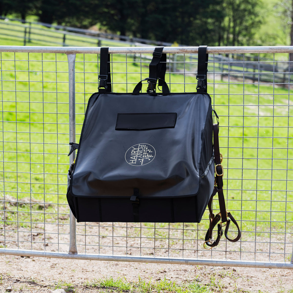 Stable Hanger Bag