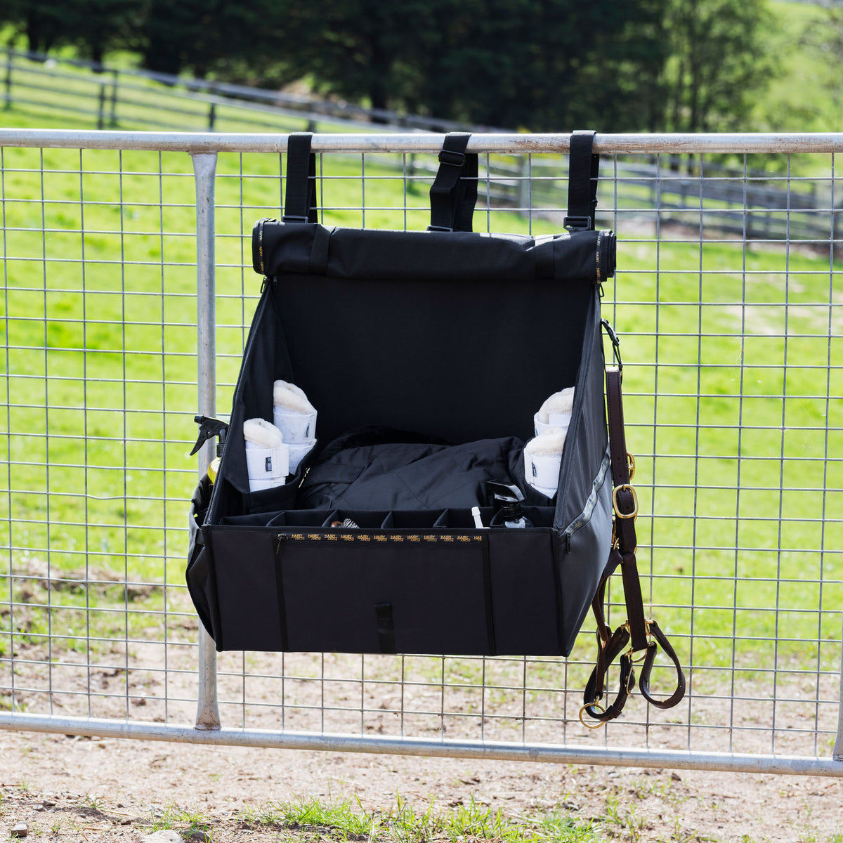 Stable Hanger Bag