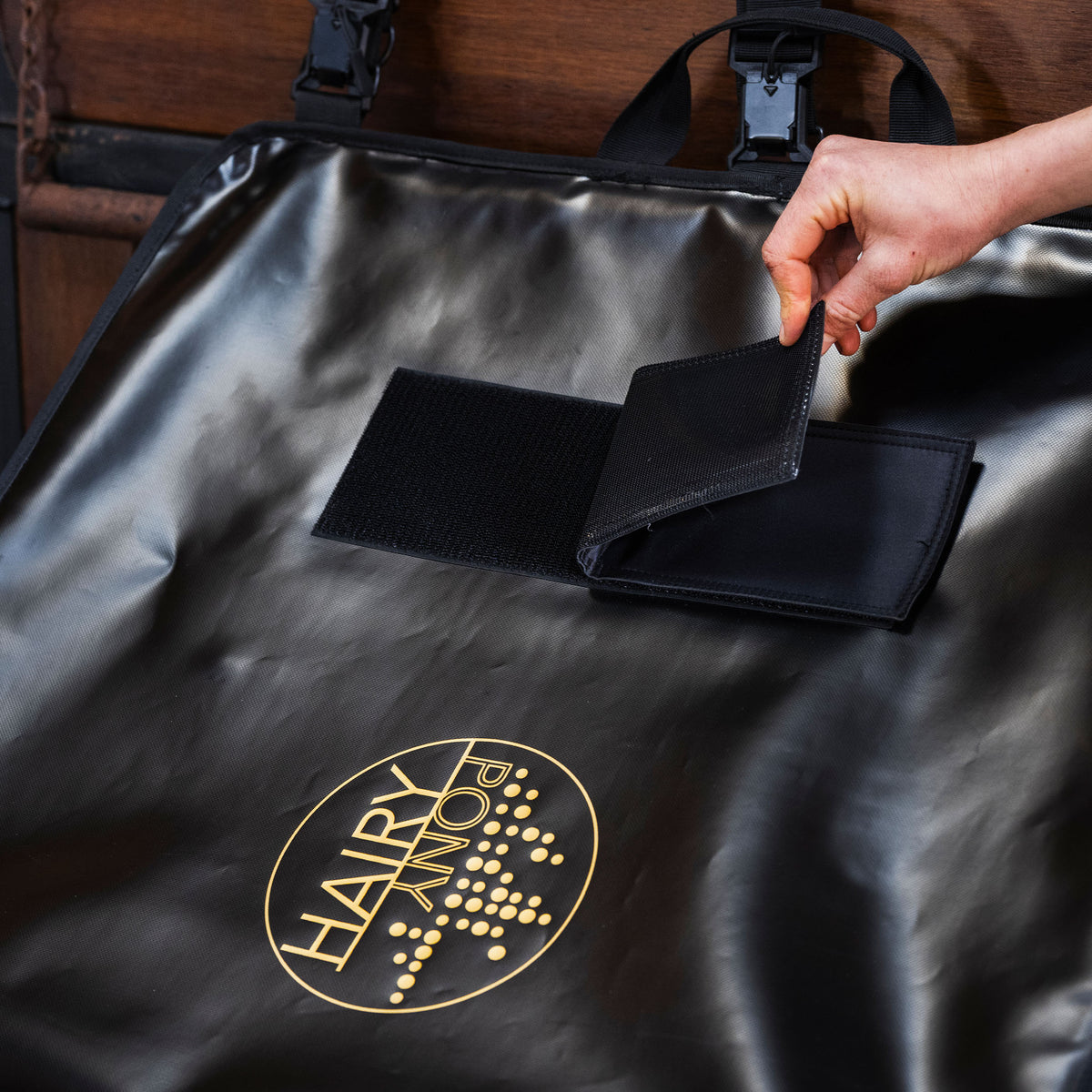 Stable Hanger Bag