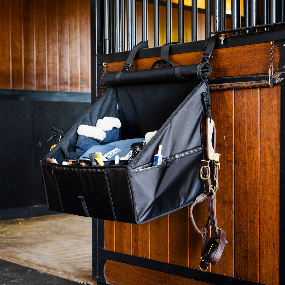 Stable Hanger Bag