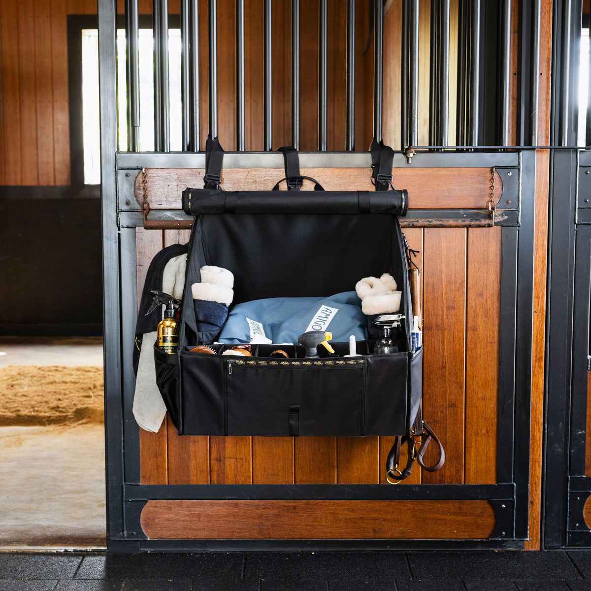 Stable Hanger Bag