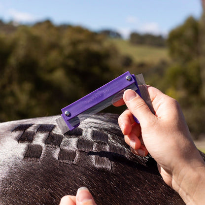 Hairy Pony QRT Mark Comb being used on a horse